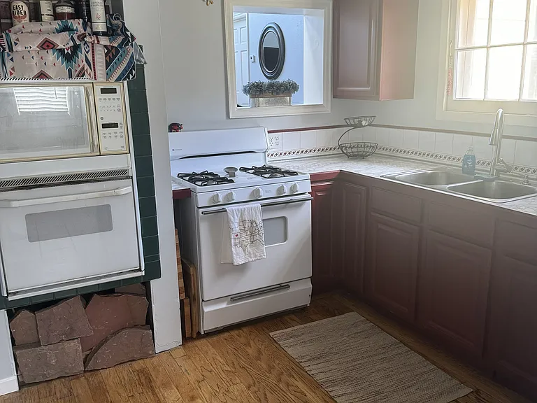 327 Virginia St — Photo 12