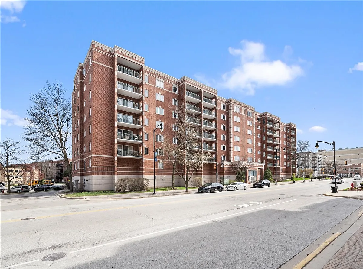 Building Photo - 675 Pearson St #502