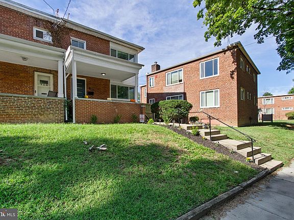 4th image of 207 Hawaii Ave NE