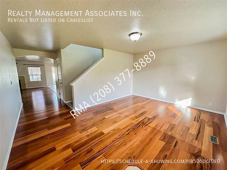 3027 N Betula Ave — Photo 2