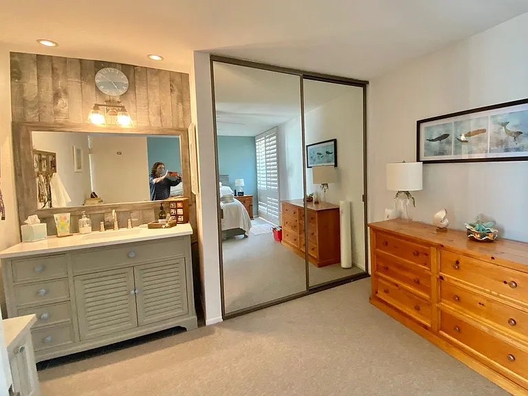 665 The Vlg — Photo 11