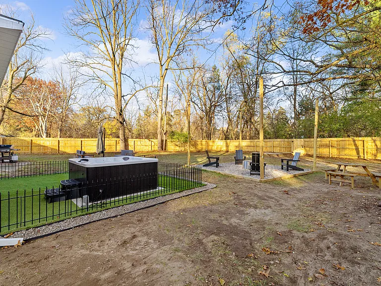 22182 Berg Rd — Photo 77