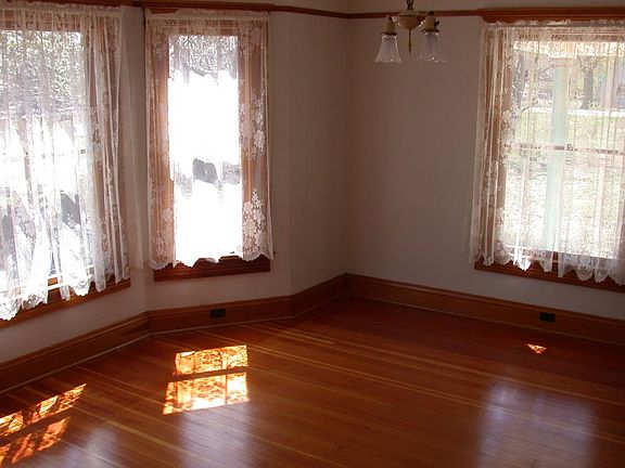 Parlor/ Dinning Room