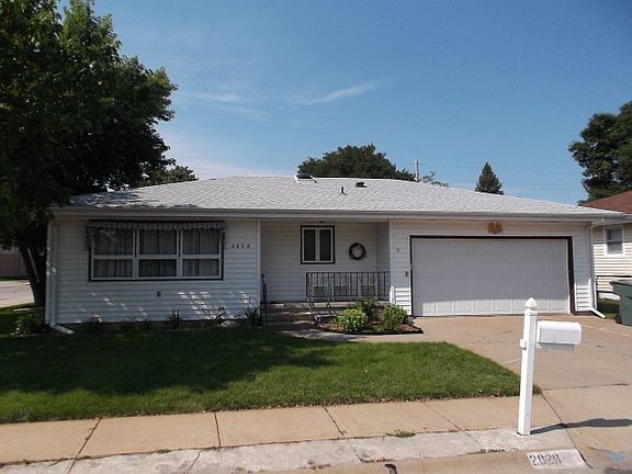 2nd image of 2028 W 11th St