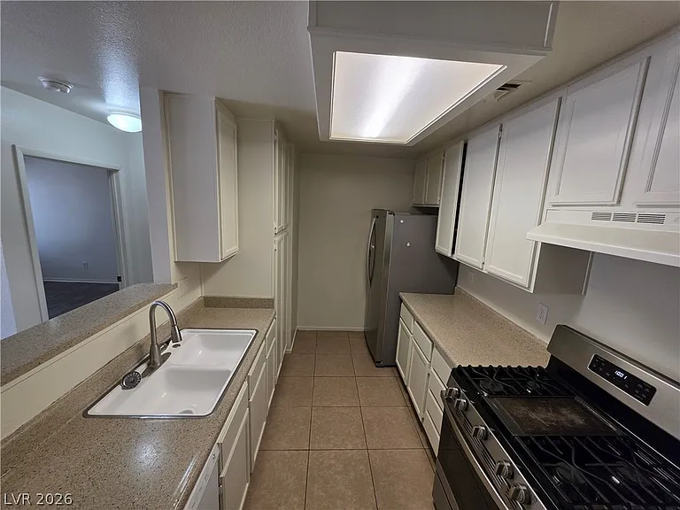 4865 S Torrey Pines Dr #106 — Photo 34