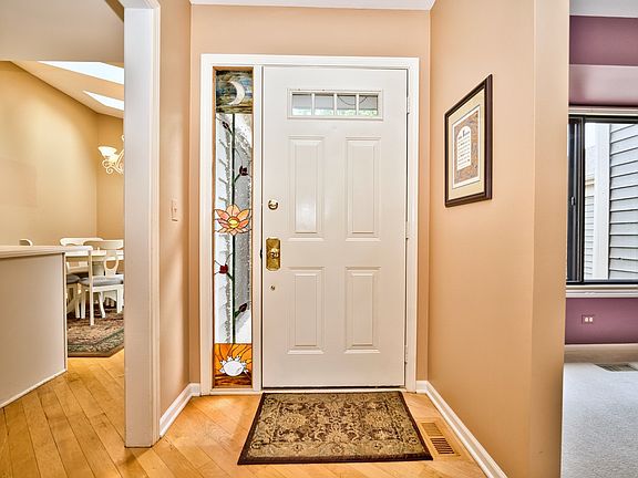 2nd image of 505 White Oak Ln