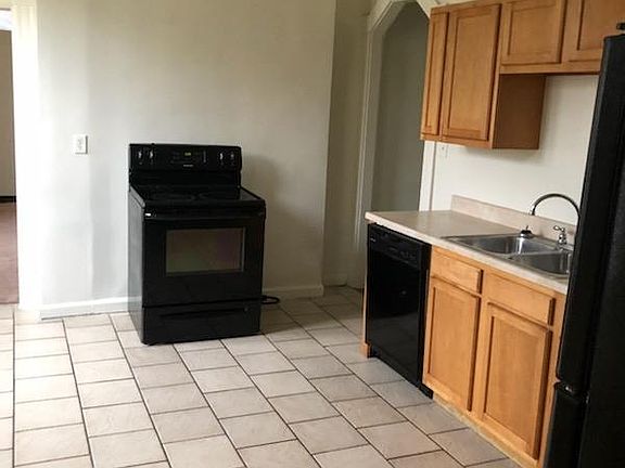 5th image of 4255 Carlin St