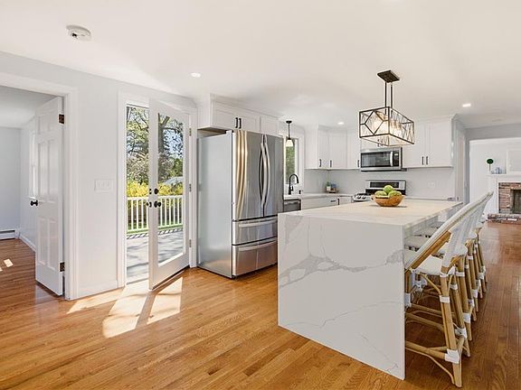 3rd image of 349 Sowams Rd