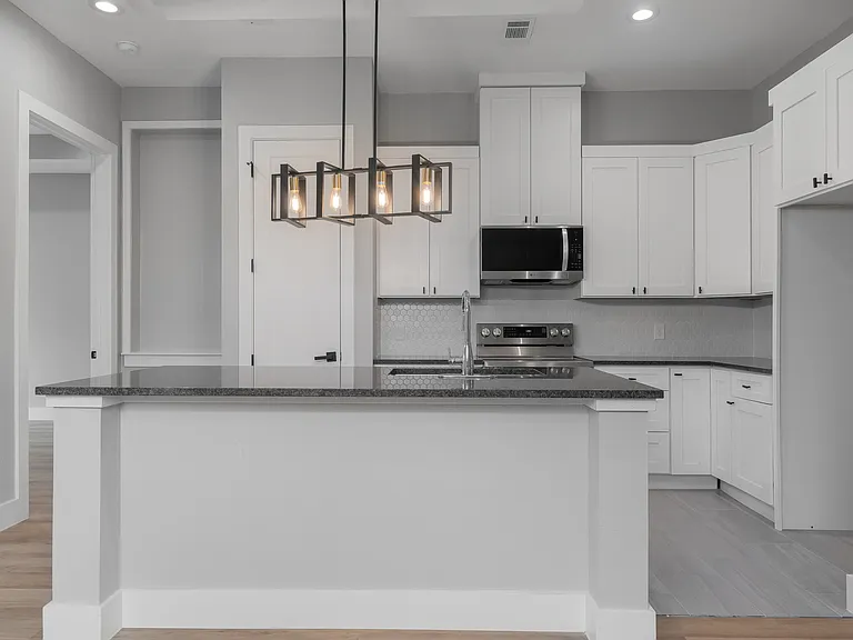 2818 Chicago St — Photo 5