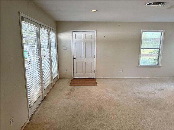 4th image of 705 Shady Ln