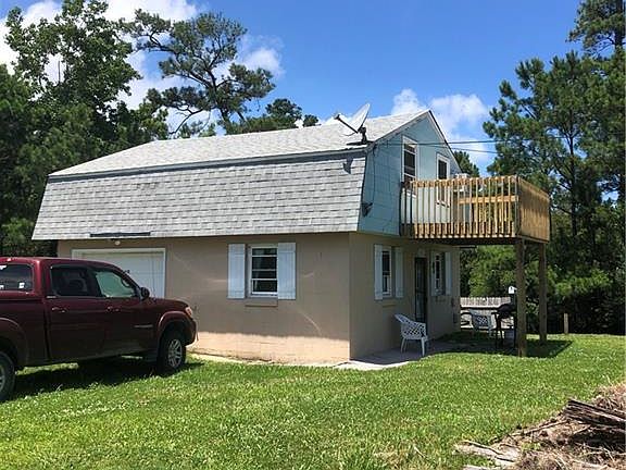 Rental property at the back of the property. Kitchen and bath downstairs, two nice rooms upstairs.
