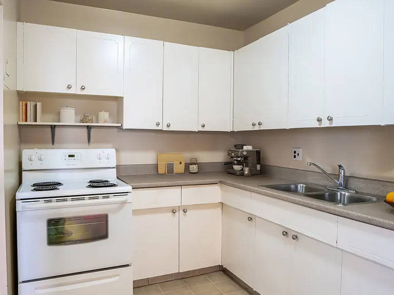 555 River Ave — Photo 4