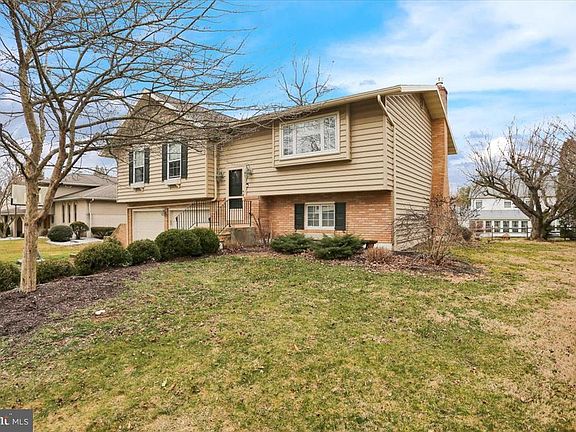2nd image of 1829 Squire Ct