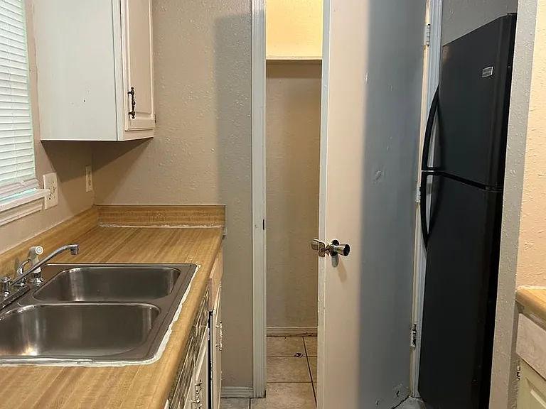1602-1605 Juniper Cir — Photo 4