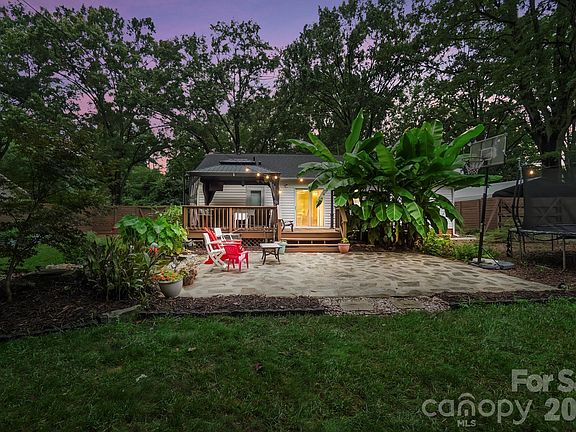 3rd image of 5335 Springdale Ave