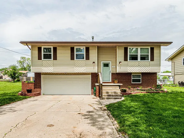 1414 Highland Dr, Junction City, KS 66441