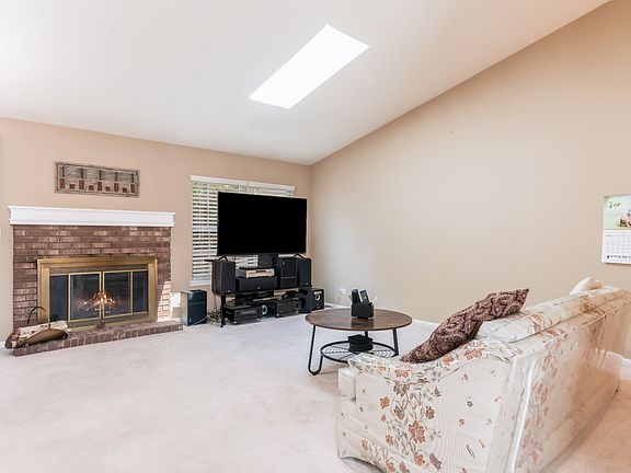 3rd image of 3072 Quincy Ln
