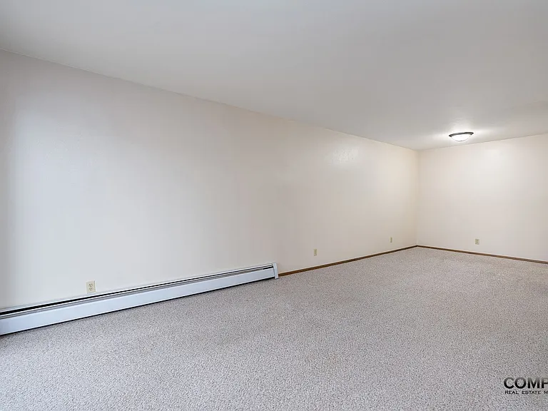 Half Moon Lake Apartments — Photo 19