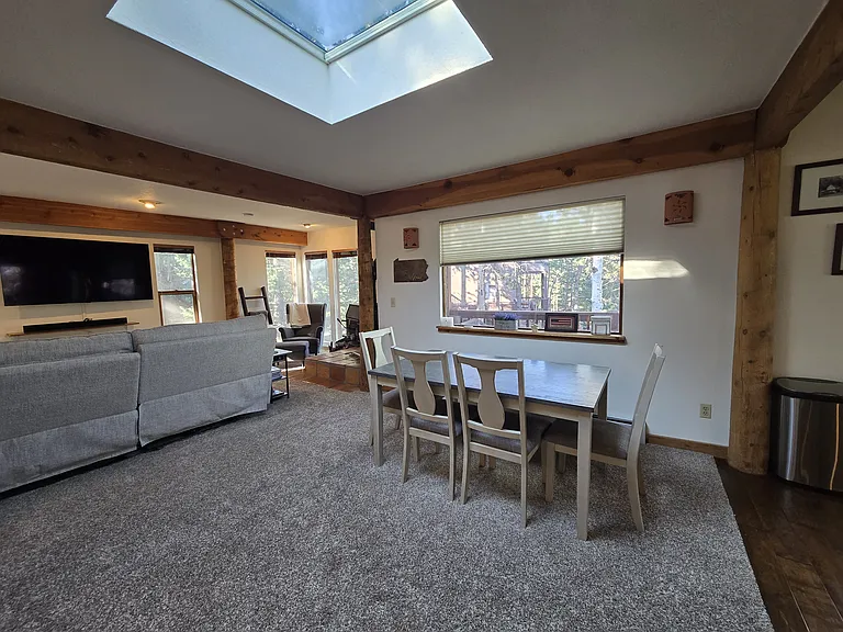 1060 Kings Crown Rd — Photo 5