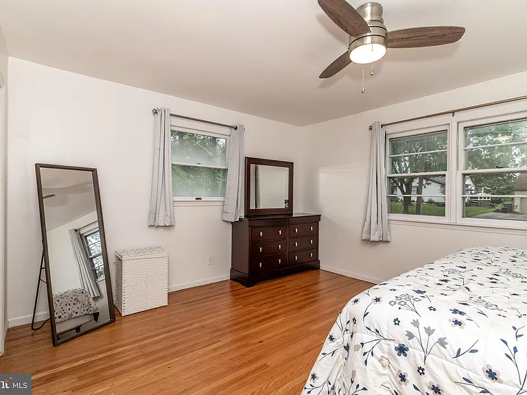 1744 Lark Ln — Photo 15