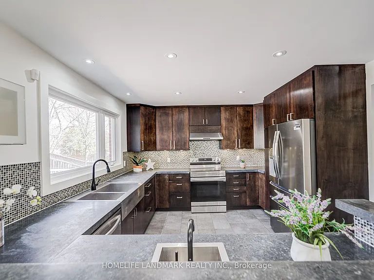 1608 Sherwood Forrest Cir — Photo 16