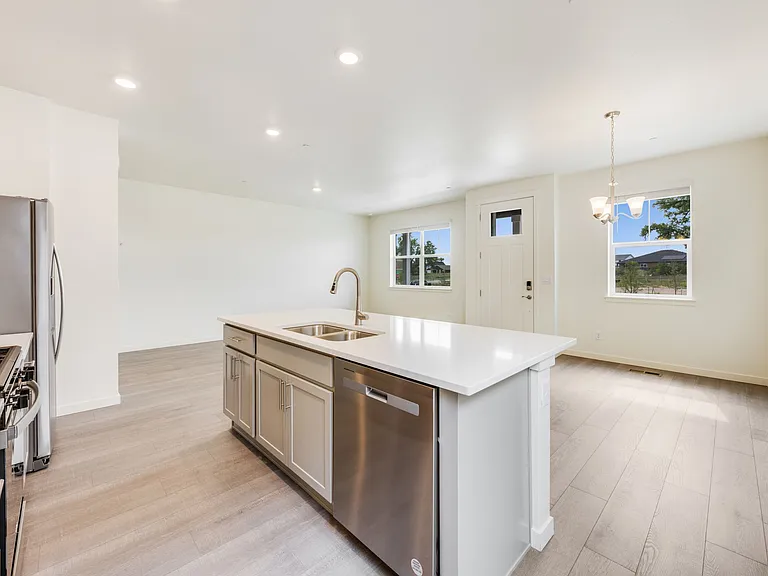Light & Bright with high ceilings