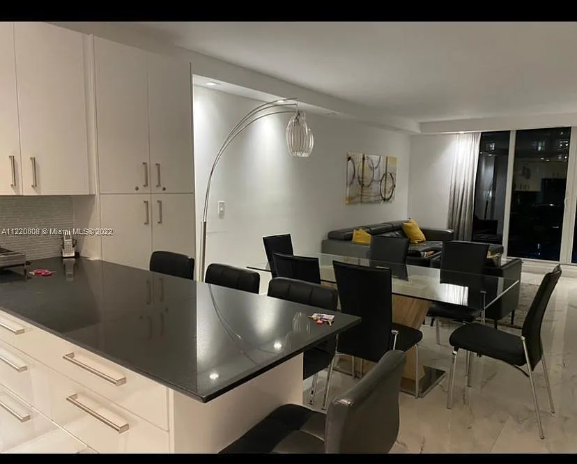 Roney Palace Condo — Photo 4