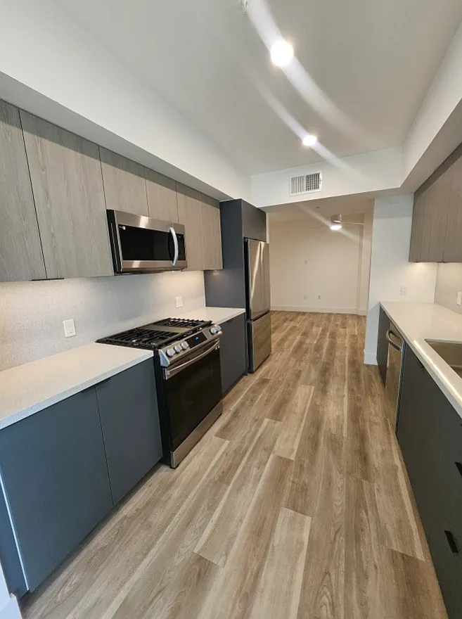 3 bed, 1482 sqft, $5,999 — Photo 1
