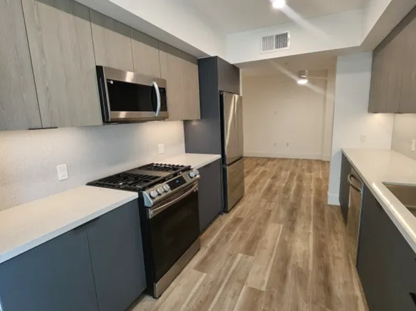 7627 Santa Monica Blvd, Los Angeles, CA