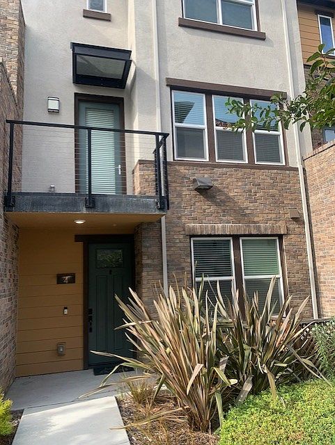 1st image of 564 San Martin Ter #4-1