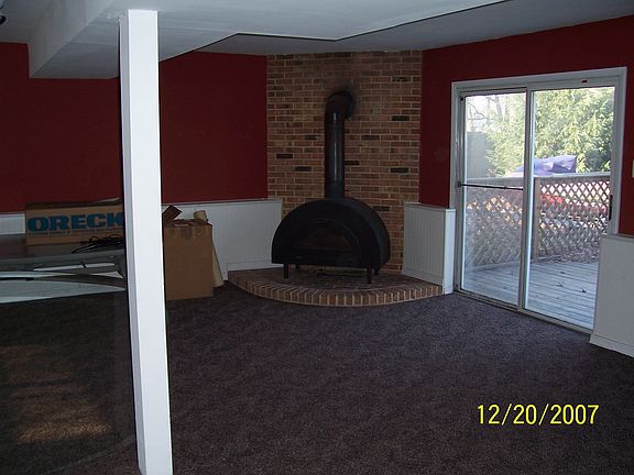 Family Room w/Stove