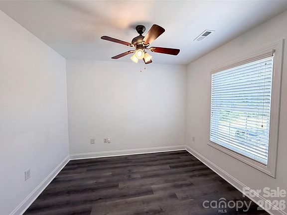 4th image of 106 Woodfield Ln