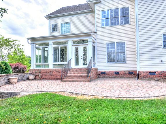 5th image of 533 N Oak Dr