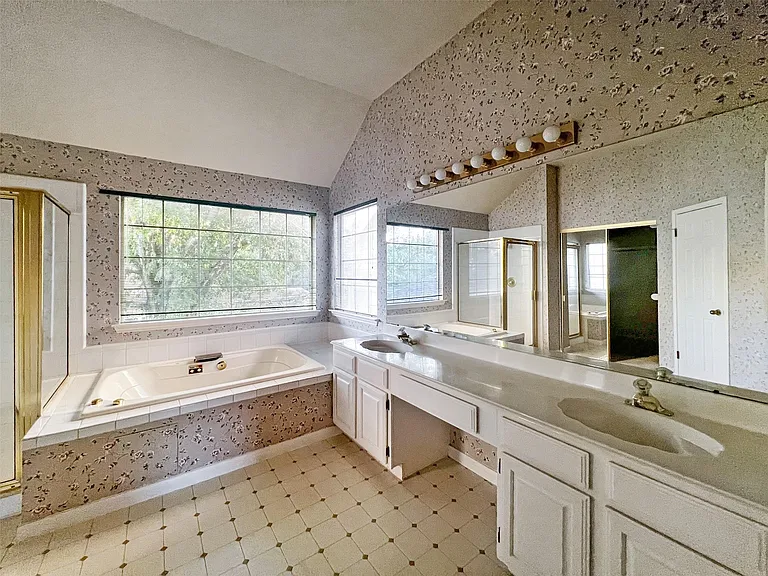 6204 Old Harbor Ln — Photo 17