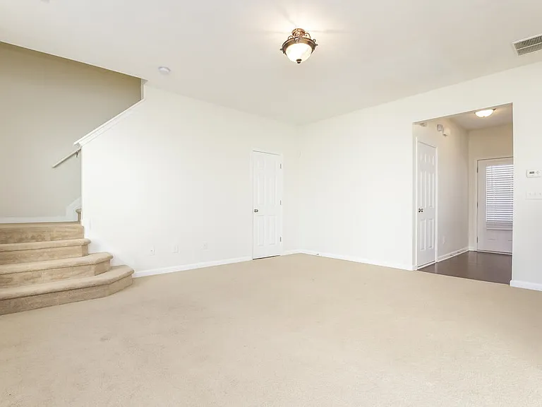 815 Forsythia Way — Photo 4
