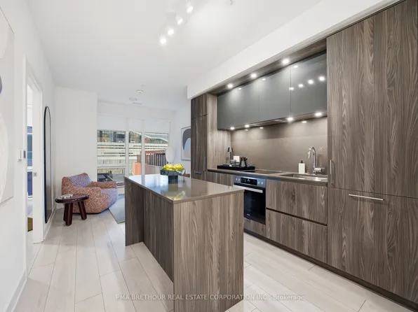 15 Mercer St #518, Toronto, ON M5V 0T8