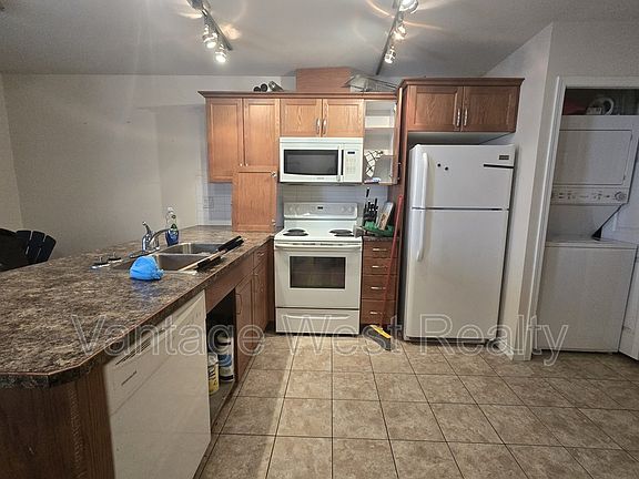 4th image of 598 Sutherland Ave #103
