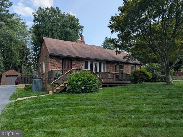 1009 Circle Dr, Sykesville, MD 21784