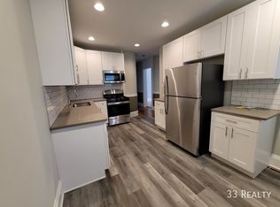915 Pleasant St #1F, Oak Park, IL 60302
