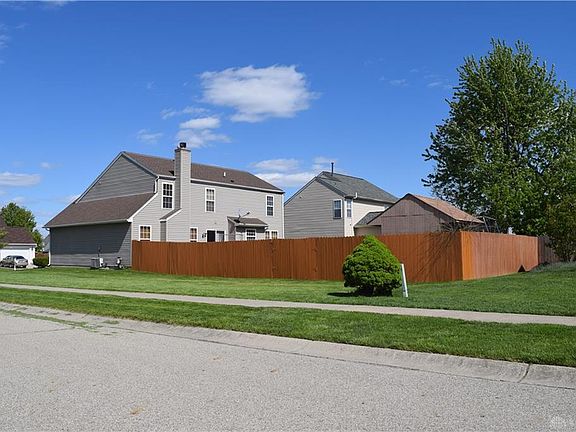 5th image of 2444 Featherston Dr