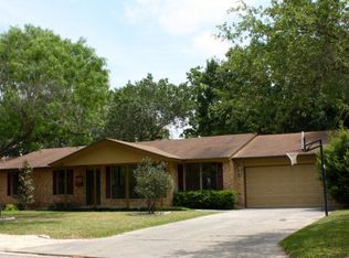 1609 Willow Creek Rd, Seguin, TX 78155