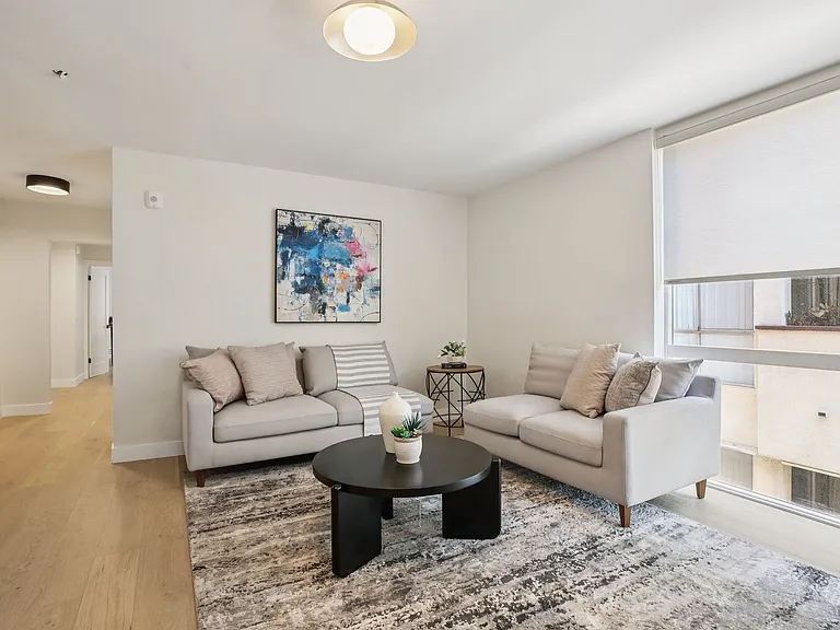 1824 Fairburn Ave — Photo 3