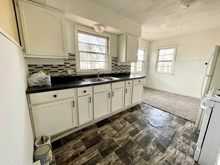 917 Huey St — Photo 8