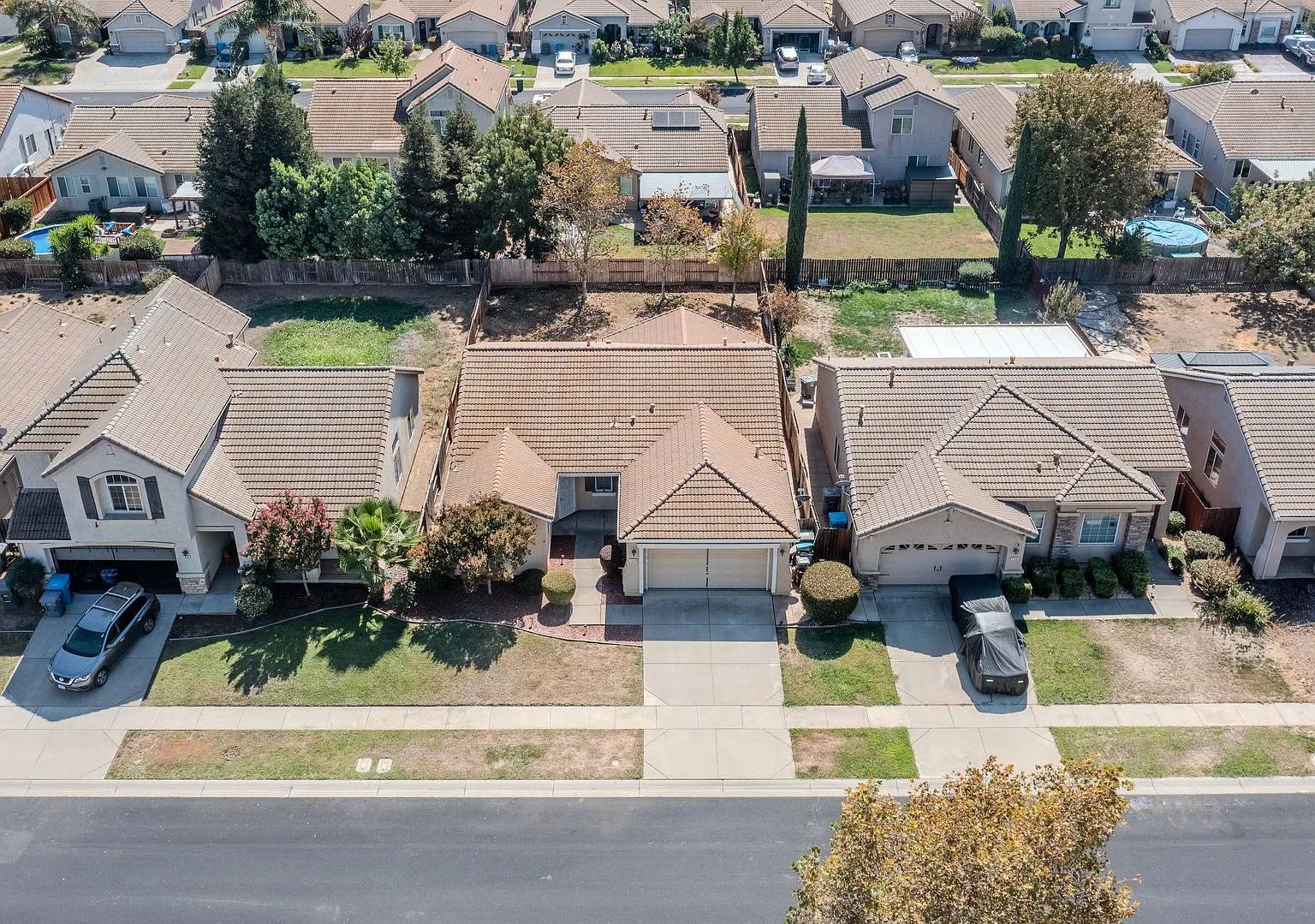 4 bedroom 2 bath 1927sq ft home located in Plumas Lake — Photo 1