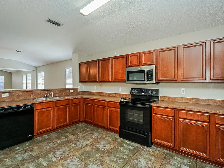 8024 Sartain Dr — Photo 7