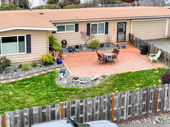 16224 Chapman Ln, Brookings, OR 97415