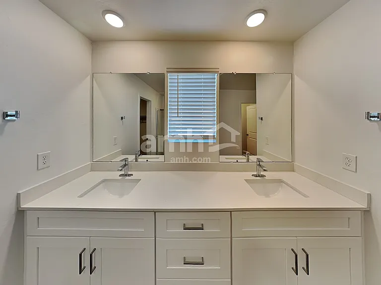12634 W Flynn Ln — Photo 9