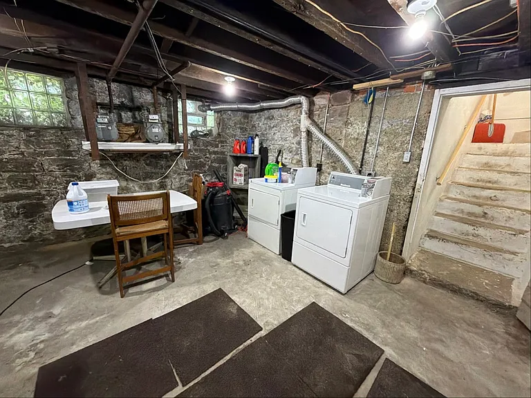 336 W 9th St #2R — Photo 13