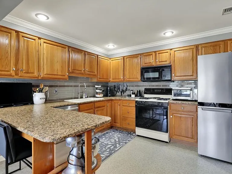 26 Georgetown Ct — Photo 4