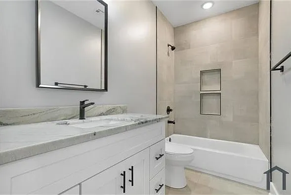 4 bed, 1200 sqft, $2,200 — Photo 3